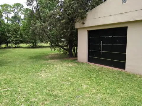 Casa 8 ambientes con 2 baños