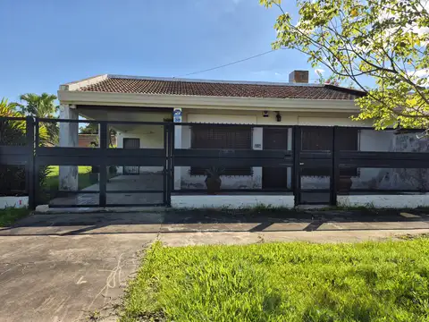 Casa 3 dormitorios a metros de Av España, asfalto, Barranqueras