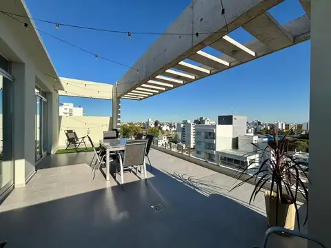 Venta de semipiso con terraza privada