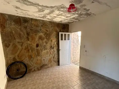 VENTA - CASA - DOS DORMITORIOS - COCHERA - QUINCHO - PILETA- JOSE HERNANDEZ 39 - CAPITAN BERMUDEZ
