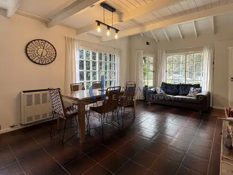 Casa 3 ambientes con 2 baños