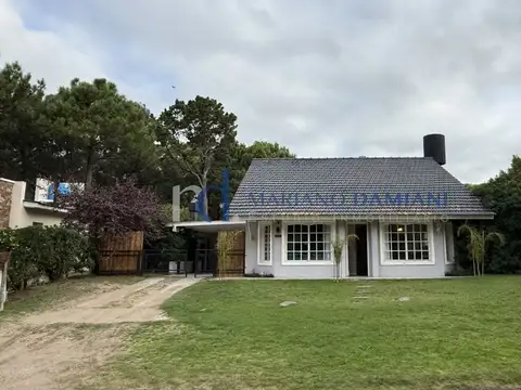 Venta de Casa 2 Dormitorios con Pileta en Valeria del Mar