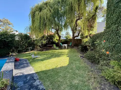 Casa de 5 ambientes con parque y pileta, barrio Santa Mónica, Mar del Plata