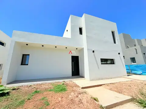 CASA EN VENTA EN SANTA LUCIA - PILAR