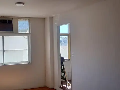 30 M2 luminoso cocina independiente sobre AV, excelent ubic