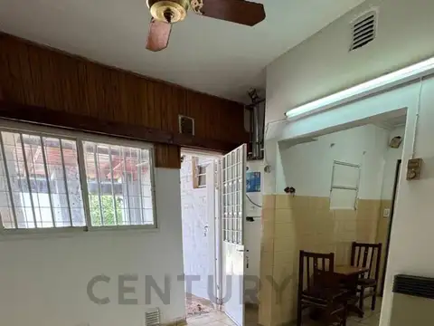 Oportunidad de Inversión – Casa 2 Dormitorios frente a Plaza en B° Los Gigantes