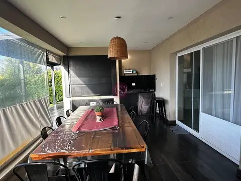 Casa 6 ambientes con 2 baños