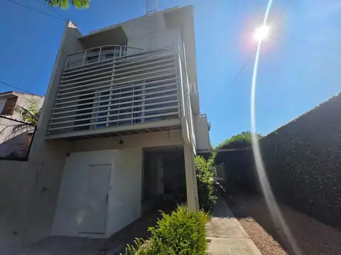 VENTA TRIPLEX. 3 AMB. COCH. QUINCHO. OLIVOS