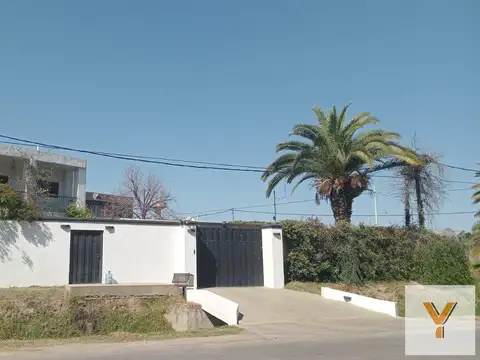 Casa en venta - 3 Dormitorios 4 Baños - Cocheras - 633Mts2 - Pergamino