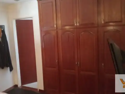 Casa 8 ambientes con 4 baños