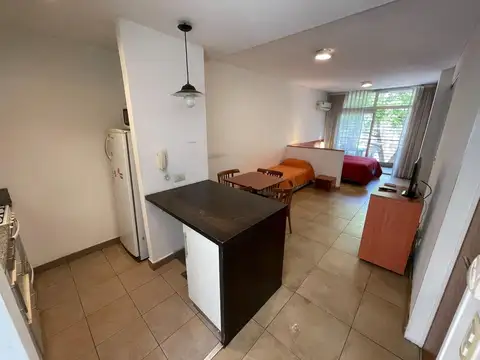 Monoambiente con balcon amoblado