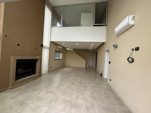 Casa en Venta con 4 cocheras