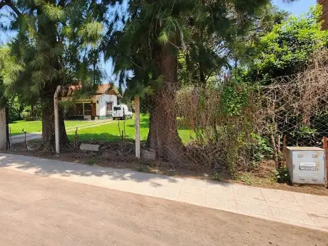 EXCELENTE QUINTA CON CASA DE 3 AMBIENTES PILETA Y COCHERA