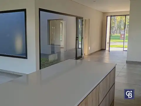 Casa en Venta en Pilar Del Este - Santa Sofia, USD 240.000