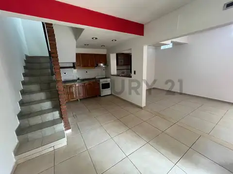 VENTA PH 3 AMBIENTES EN CASTELAR CON COCHERA