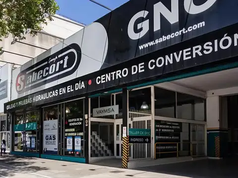 Inmueble Comercial y Logístico de 1.740 m² con Playa de Estacionamiento – Av. San Martín 2800