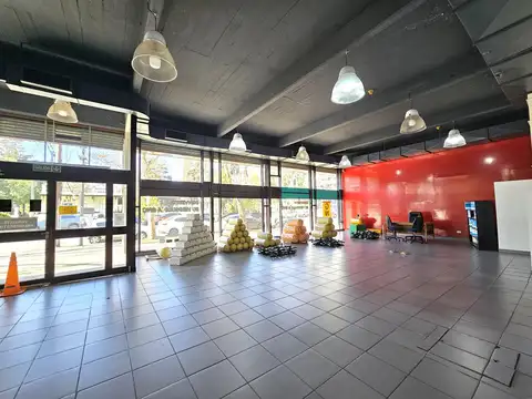 Gran local con oficinas y galpon en Zona sur Rosario