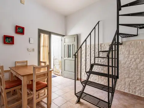 Venta PH de pasillo a reciclar de 3 dormitorios con patio y terraza barrio Abasto,Rosario