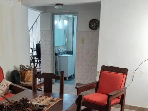 Depto Tipo Casa 5 ambientes con 2 baños