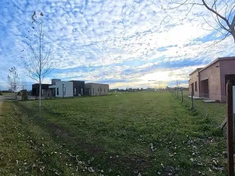 TERRENO EN VENTA - LOBOS  - " CLUB DE CAMPO LA FEDERALA"