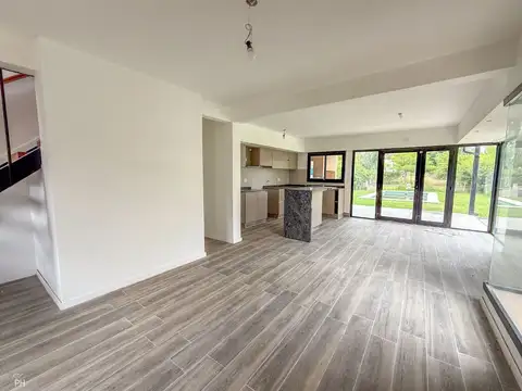 CASA EN VENTA 2 DRMITORIOS, ROLDAN