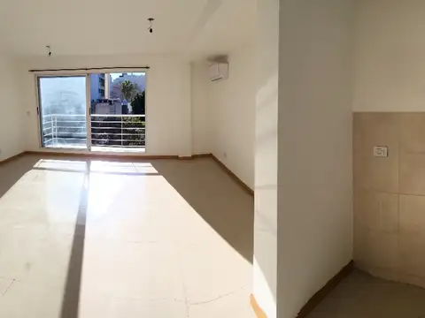 Hermoso monoambiente al frente con balcon de 37m2 a metros de cuenca y nogoya. Bajas expensas. AAc