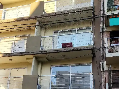 Hermoso monoambiente al frente con balcon de 37m2 a metros de cuenca y nogoya. Bajas expensas. AAc