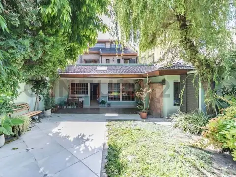 VENTA CASA 5 AMBIENTES CON PATIO Y COCHERA VILLA BOSCH