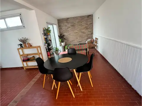calle 60 entre 146 y 147  N° 2566