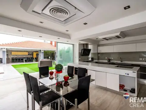 Venta Casa de 8 amb Pileta Climatizada Devoto