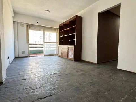 Departamento en venta de 3 dormitorios al frente con balcon en Centro