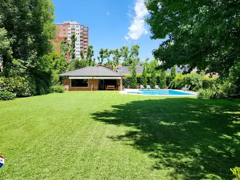 Casa 9 ambientes con 6 baños