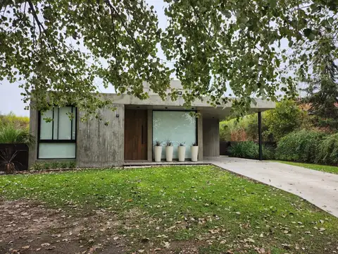 CASA EN VENTA PUERTO ROLDAN