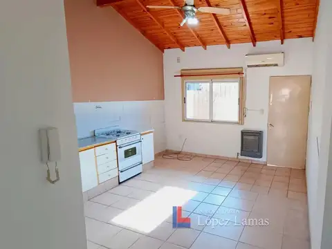 Depto Tipo Casa en Alquiler de 2 ambientes