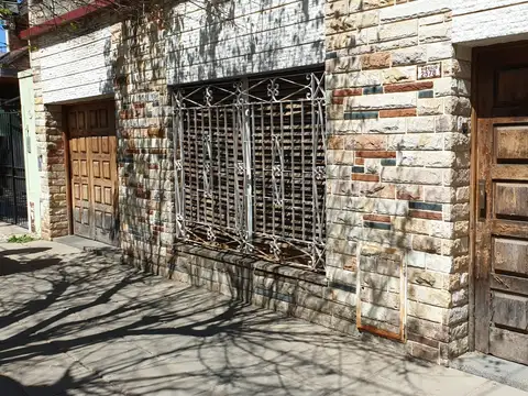 Casa De 3 Ambientes amplios con Patio Y Terraza excelente ubicacion 