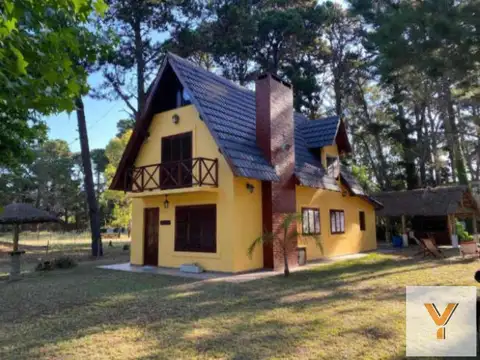 Casa en venta - 5 Dormitorios 2 Baños - 270Mts2 - La Lucila Del Mar