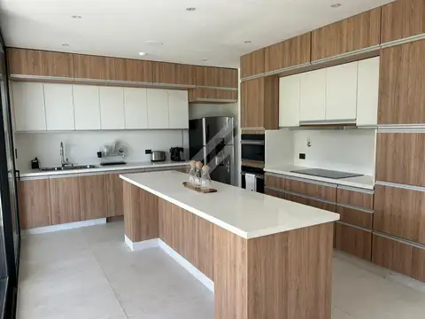 Casa en Alquiler de 5 dormitorios