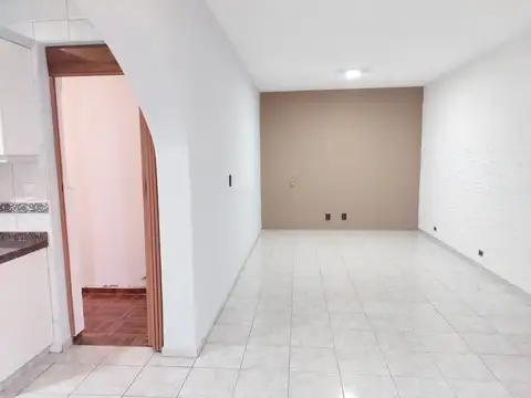 Casa 7 ambientes con 2 baños