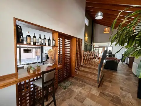 Casa en Venta con 2 cocheras