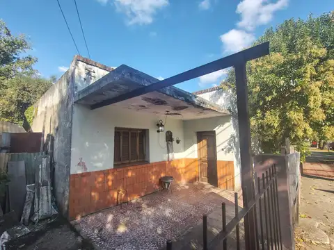 Casa a reciclar totalmente , oportunidad