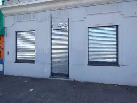 Local En Presidente Peron Al 4100