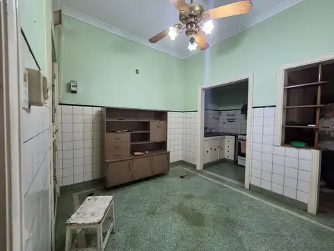 CASA INDEPENDIENTE SOBRE LOTE PROPIO GARAGE PASANTE