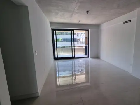 2 amb c/ dormit en suite y toilette, c/ balcón y parrilla 