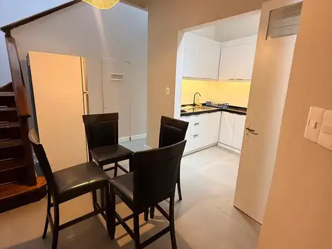 Casa 8 ambientes con 2 baños
