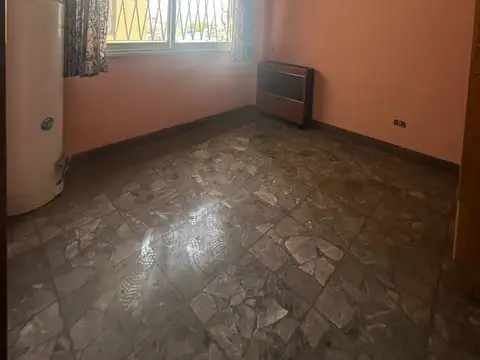 7 AMBIENTES EN EXCELENTE UBICACION