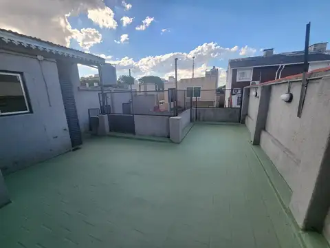 Amplio 3 amb mas escritorio. Tipo casa  sin expensas con terraza parrilla y quincho 