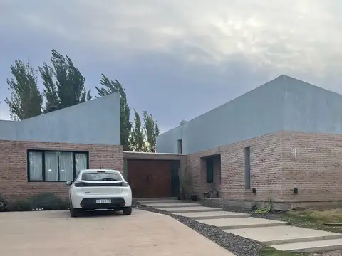 Casa nivel Gerencial 4 dormitorios - B "El Vergel"