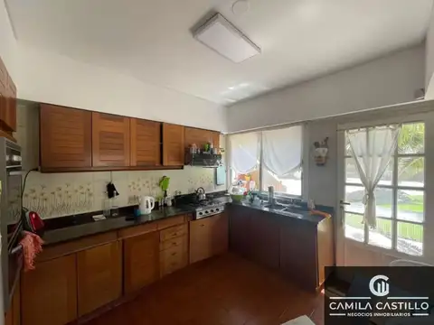 Casa 6 ambientes con 4 baños
