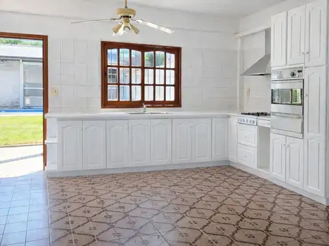 Lavalleja e/ Urquiza y Velez Sarfield 1100