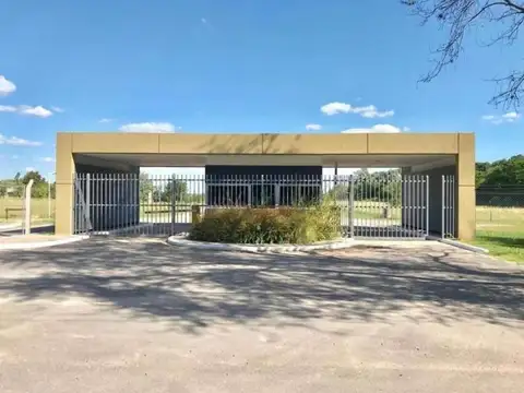 Oportunidad!!! Amplio Lote En Barrio Las Calandrias,